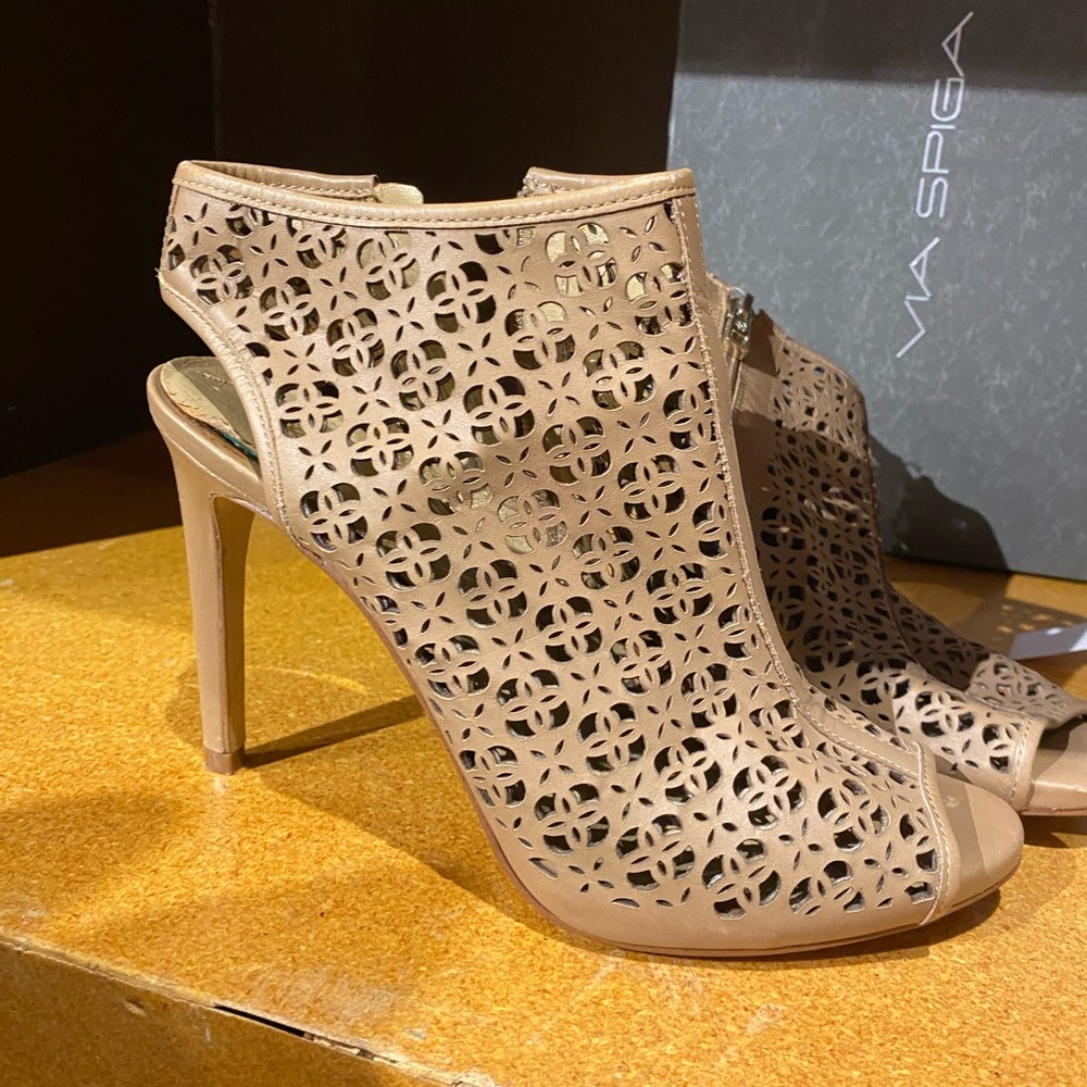 Tan and cream Ann Taylor cutout open toe peep toe heel booties. 7.5